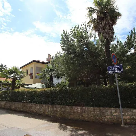 Apartment Godena *