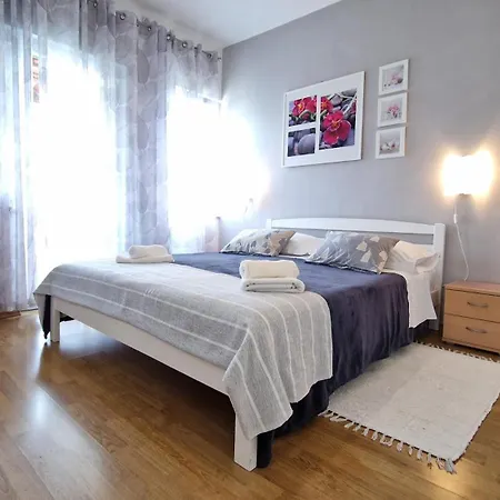 Apartment Godena *